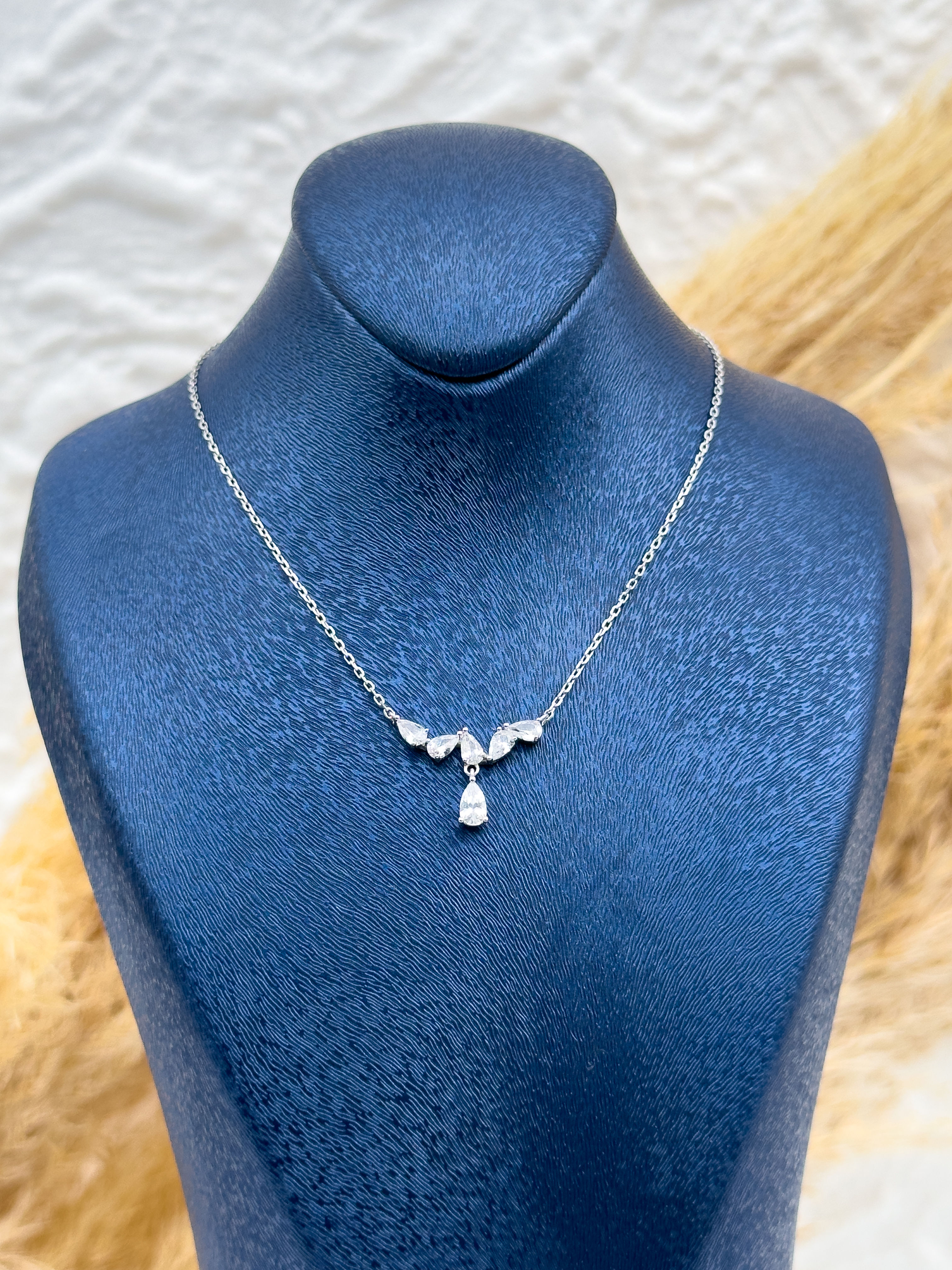 925 Ayar Gümüş Pırlanta Montür Damla Taşlı Kadın Kolye